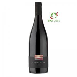 Bouteille de 75 cl de Pinot Noir de Genève 2020. Réalisé par Philippe Villard et Fils à Anières. Ce vin est bio.