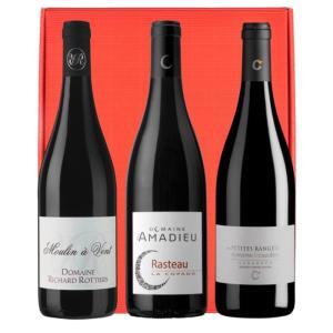 Coffret cadeau avec trois bouteilles de vins rouges bio de France.